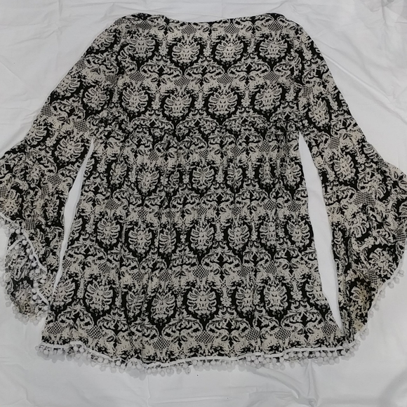 Velzera Gorgeous! Bell Sleeved Minidress - Picture 4 of 4